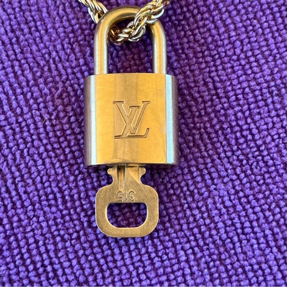 Louis Vuitton Gold Padlock Lock N Key #315 with 18’ Unbranded ROAP Chain - Picture 3 of 13